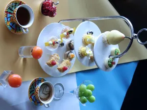 LUNA BAR