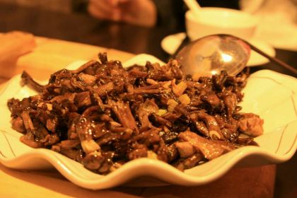 Stewed river fish in an iron pan