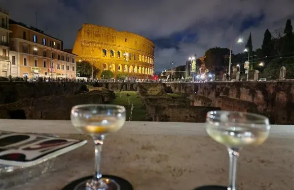 The Court Bar. Palazzo Manfredi