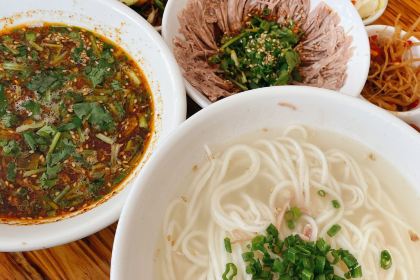 罗记罗维𤆵肉饵丝