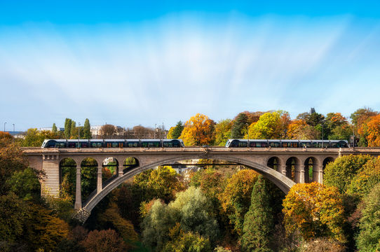 阿道夫橋