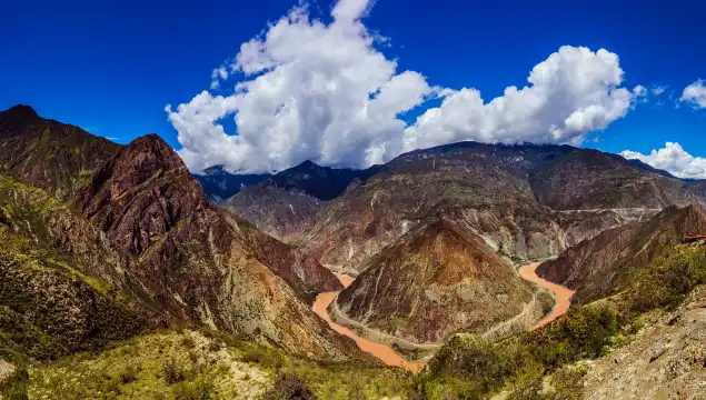 Hotels near The Great Bay of Jinsha River, Meili Snow Mountain National Park