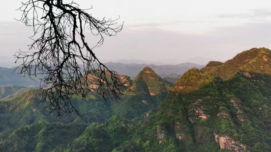 方臘寨地處齊雲山後山，傳說是北宋方臘起義駐軍的地方，這裏遊人