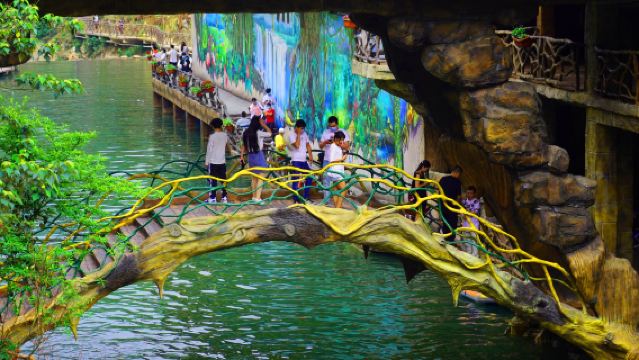 Excursión privada de un día a Guangzhou: Cañón Gulong y Puente de Cristal