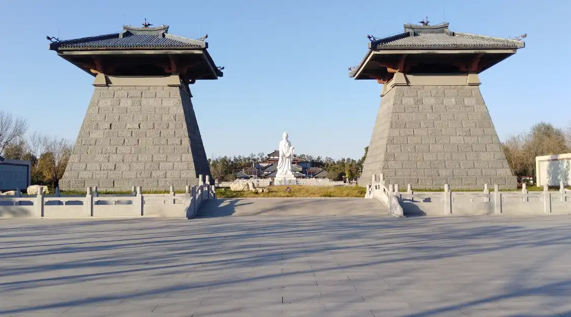 Các khách sạn gần Leizu Park