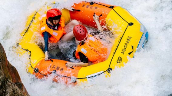 Rafting In The Red Canyon