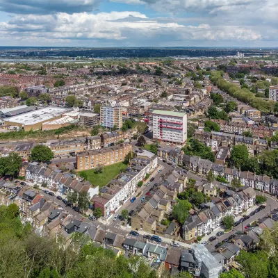 Hotels near Towney Lock