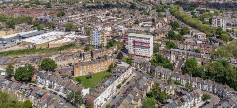 鄰近紐伯裏火車站的酒店