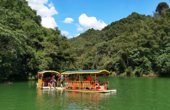 玉皇谷十里竹筏小童