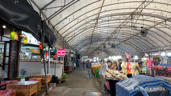 Anusarn Market