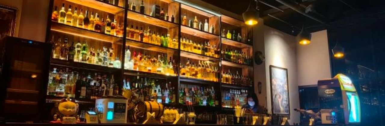 July lounge WHISKEY & COCKTAILS BAR