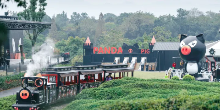 熊貓豬豬兩頭烏國際牧場