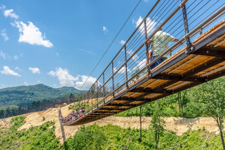 Compare 5 airports near Gatlinburg