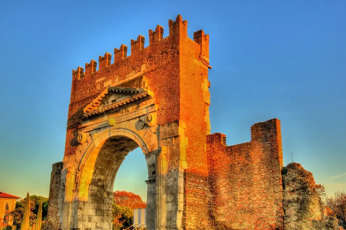 Hotels near Arco di Augustus