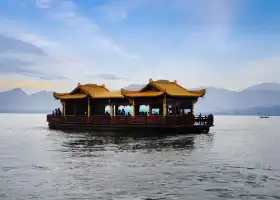 ล่องเรือชมทะเลสาบตะวันตก