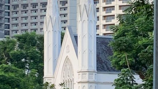 圣安德烈教堂，它是新加坡首座规模最大的圣公会教堂，由隆纳德&
