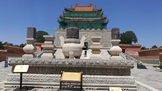 喜欢参观历史古这，利用周末时间来到清西陵，因为大修进行中，对