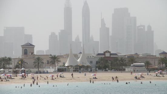 迪拜公主塔高413.36米，位于迪拜繁华的滨海区，耗资15亿
