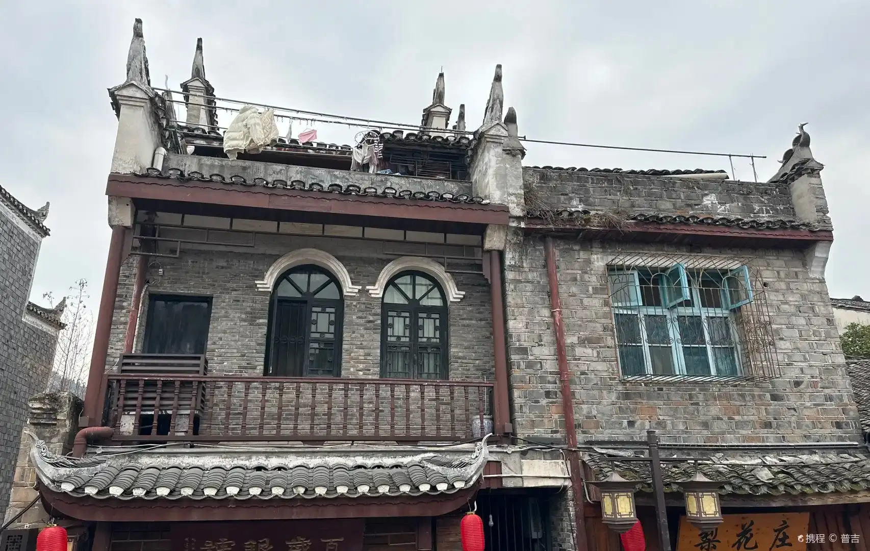 鄰近陳氏宅院的酒店