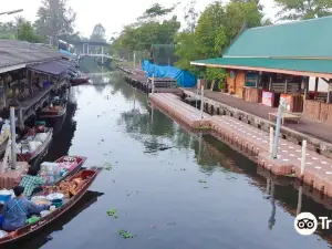 Tha Kha Floating Market