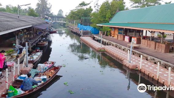 Tha Kha Floating Market