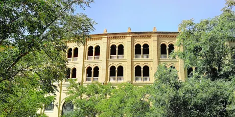 託羅斯廣場（鬥牛場）