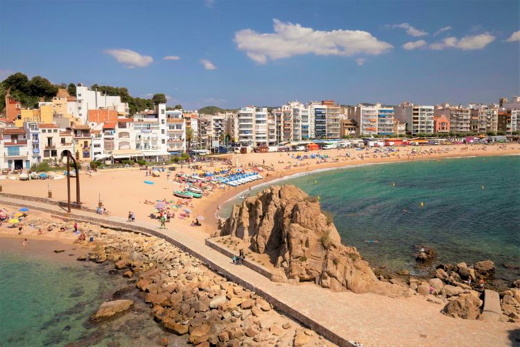 Compare 5 airports near Blanes