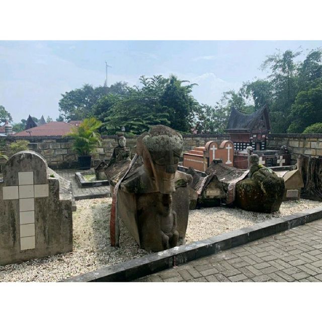 King Sidabutar Tomb