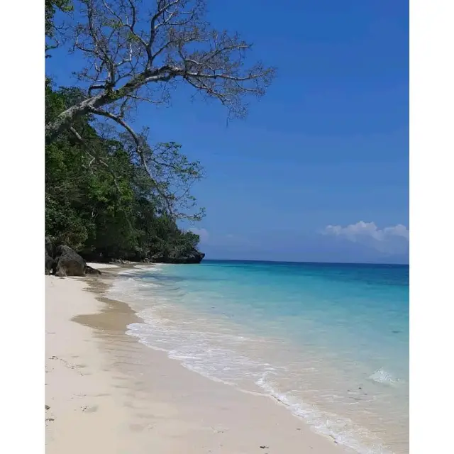 White sandy beach Sembulungan