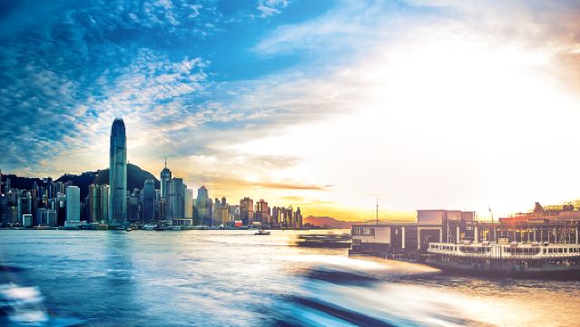 香港純玩一日遊送上網卡-星光大道+太平山頂+維多利亞港+嗇色園黃大仙祠