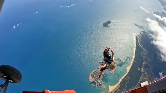 Skydiving in Wanning