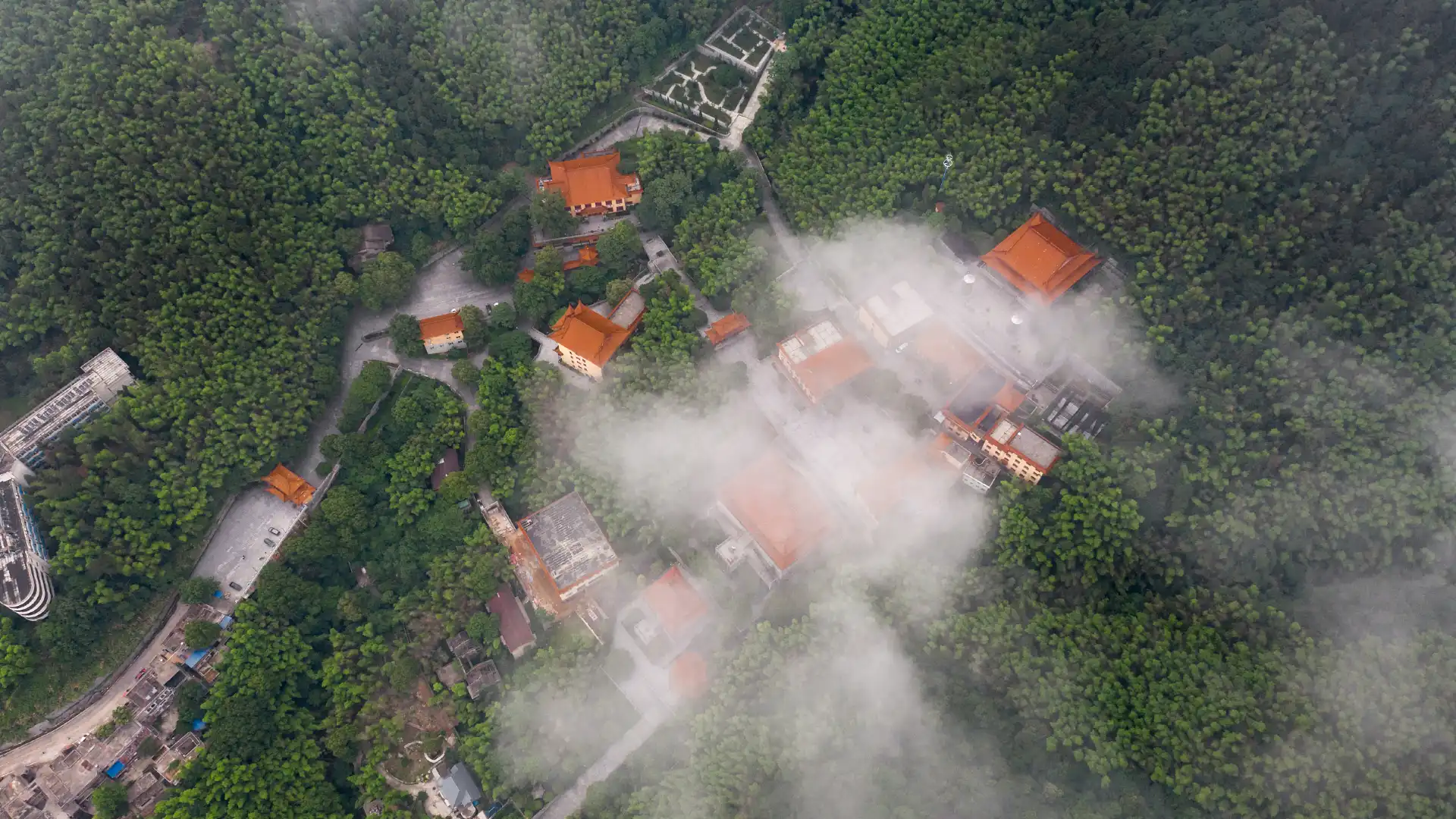 Hotels near Lotus Cave Forest Park