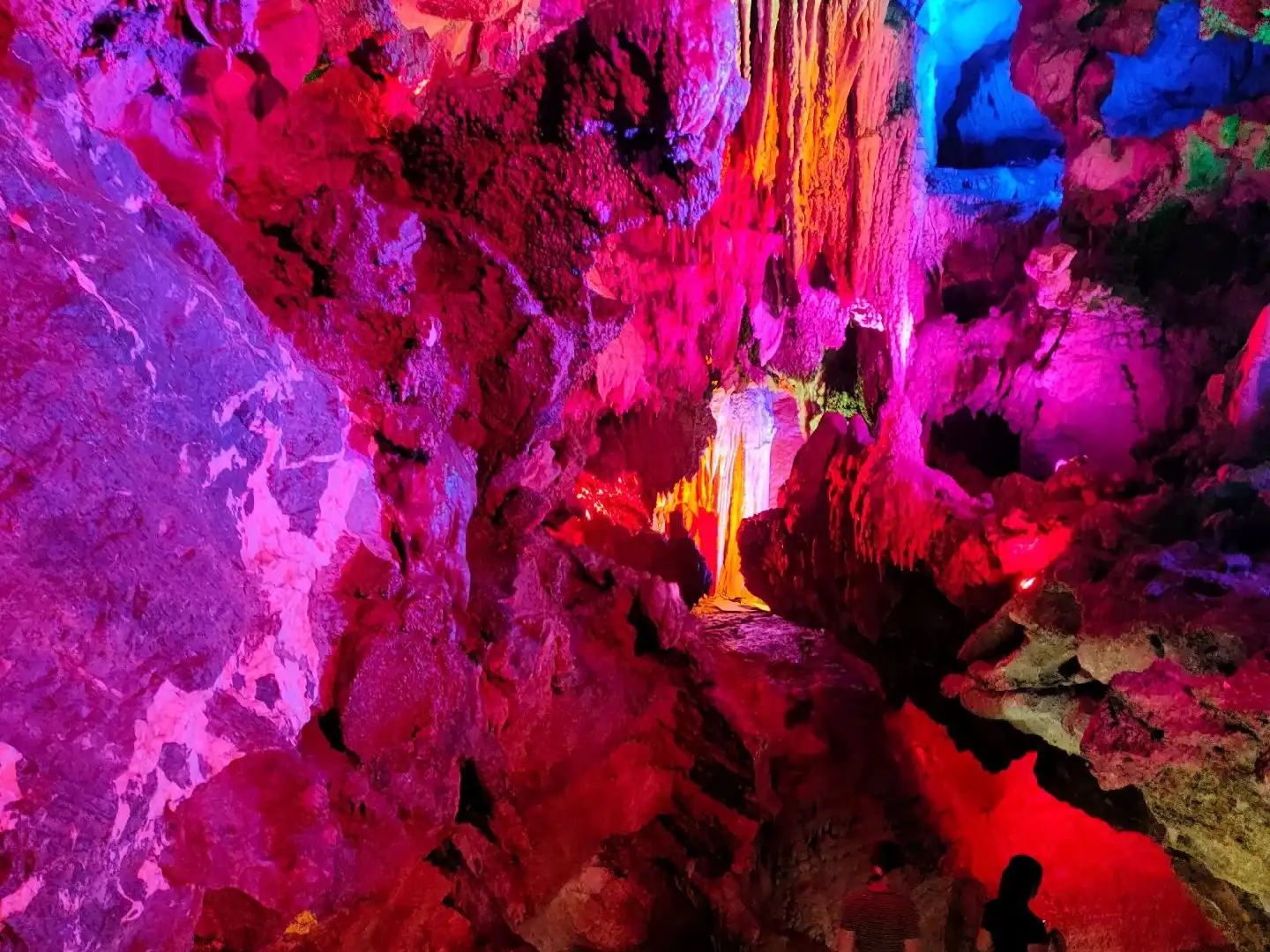 Hotels near Dragon King Cave