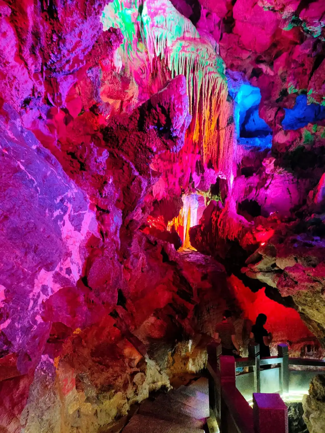 Hotels near Dragon King Cave