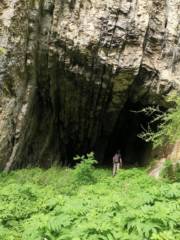 Eagle Claw Cave