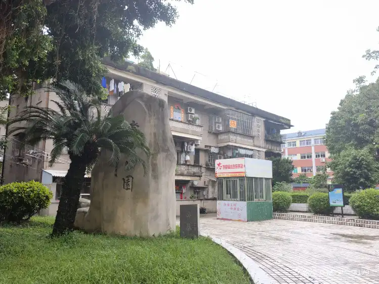 Hotels near Tangxia Park