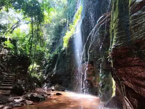 Cachoeira Santuario Pedra Caída