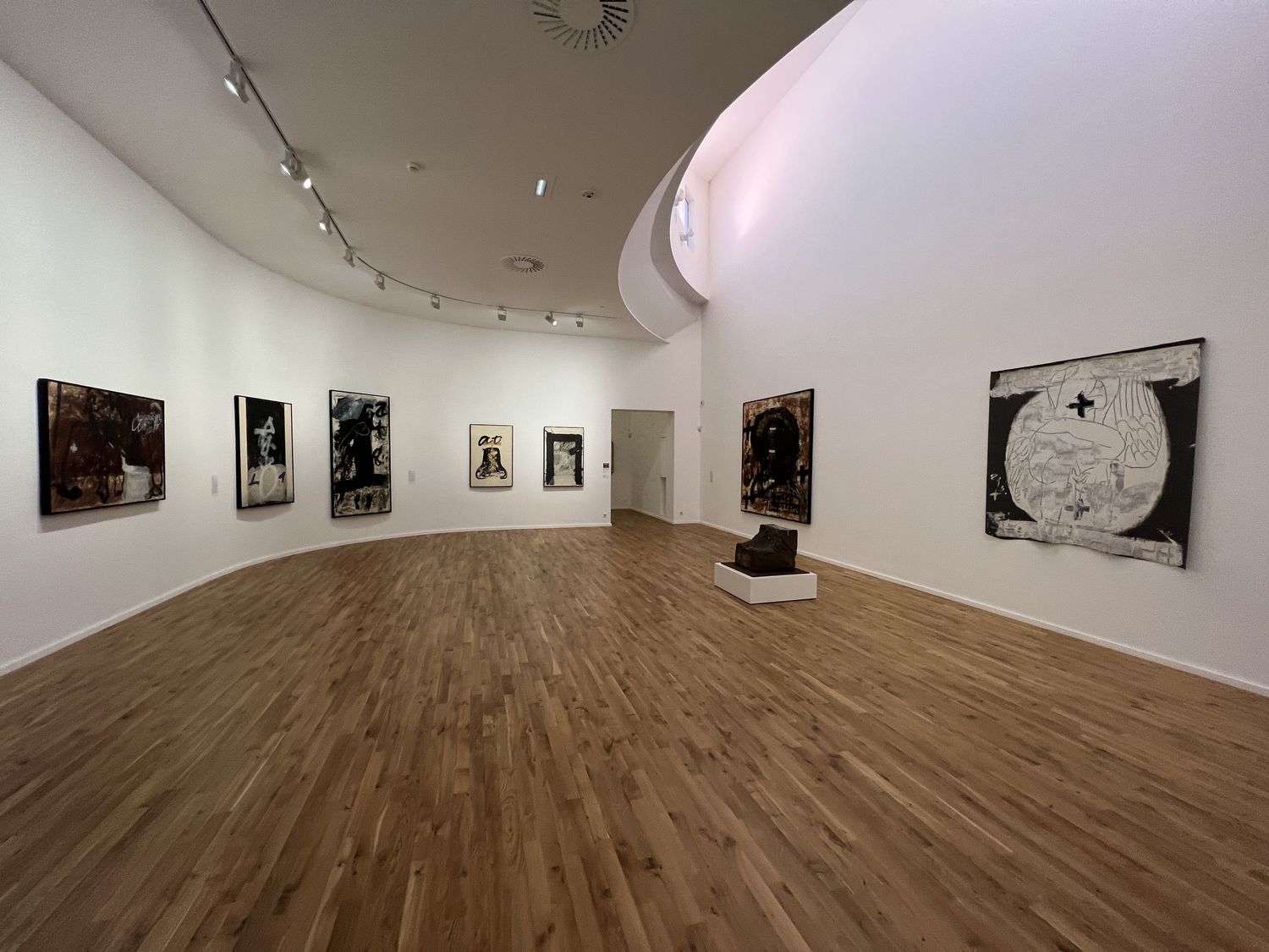 Un nouvel accrochage d'Antoni Tàpies au musée Céret | Ceret