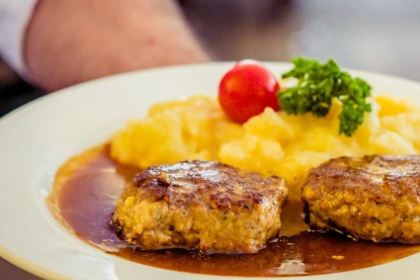 WEISSES BRÄUHAUS IM TAL