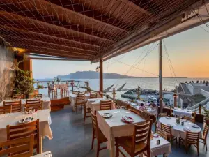 Ammoudi Fish Tavern