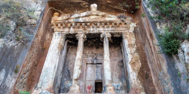 阿明塔斯巖石墳墓