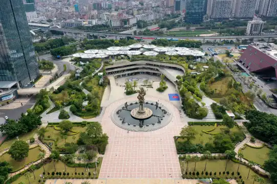 鄰近龍城廣場的酒店