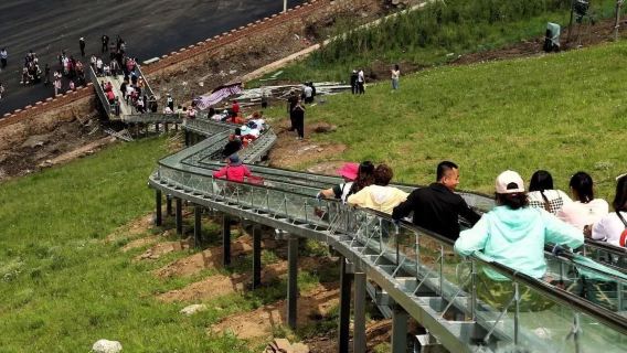 Taman Ekologi Negara Tebing Batu Merah + Kawasan Pelancongan Kampung Naobao + Padang Rumput Chuan Chilu Lawatan Sehari [Sewaan Peribadi]
