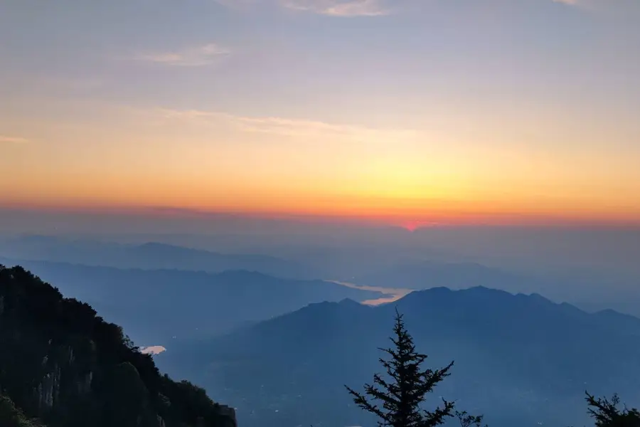 Sunrise on Jade Emperor peak