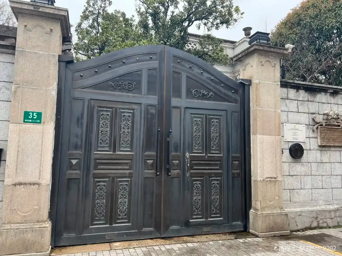 Hotels near Mansion of Tang Enbo