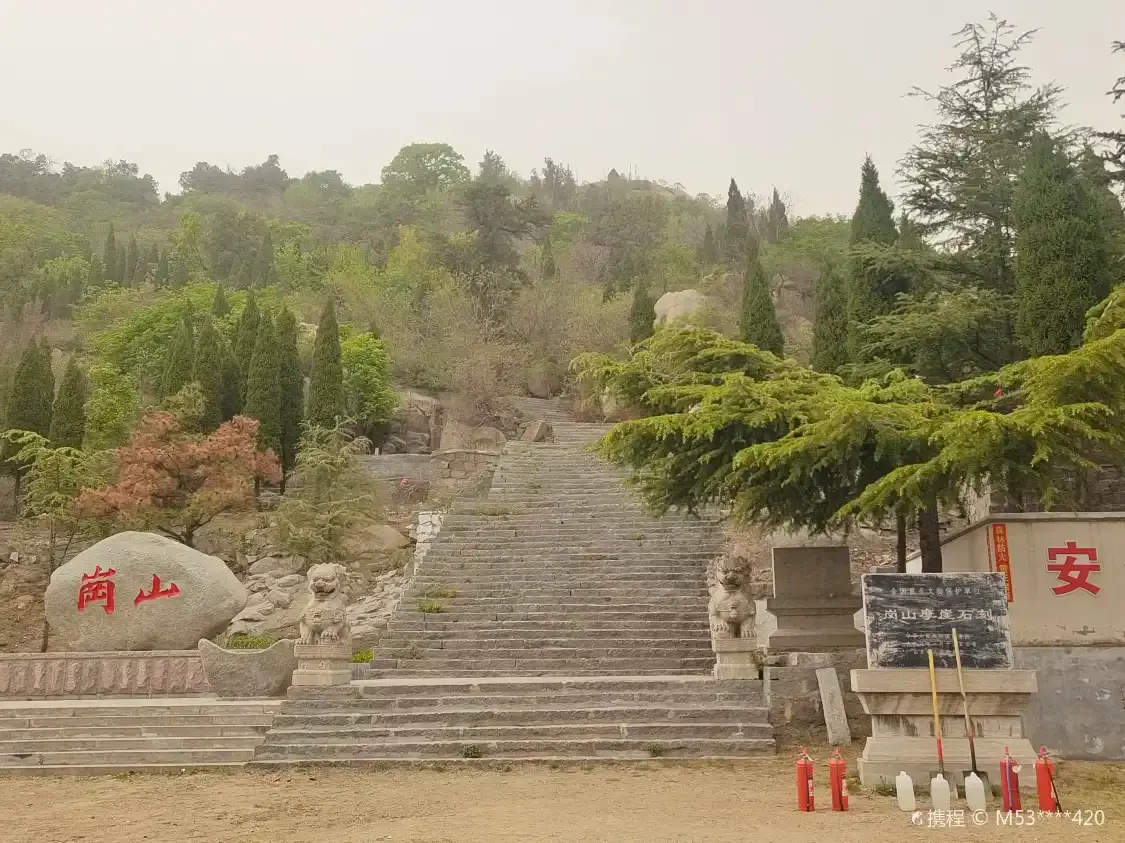 Hotels near Gangshan Cliff Carving