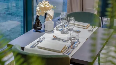 Fletcher Hotel-Restaurant De Hunzebergen in エクロー