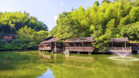 玩水避暑