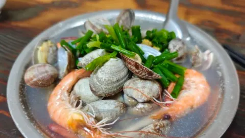 Seafood Soup & Enoki Beef in 湛江