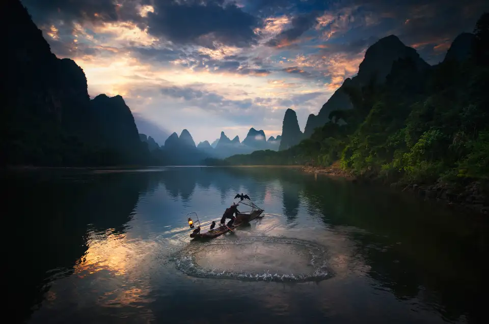 2_Bamboo rafting on the Li River in Xingping